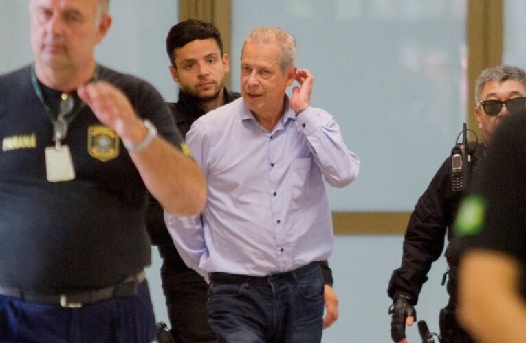 Janot sugere perdão da pena de José Dirceu no mensalão do PT