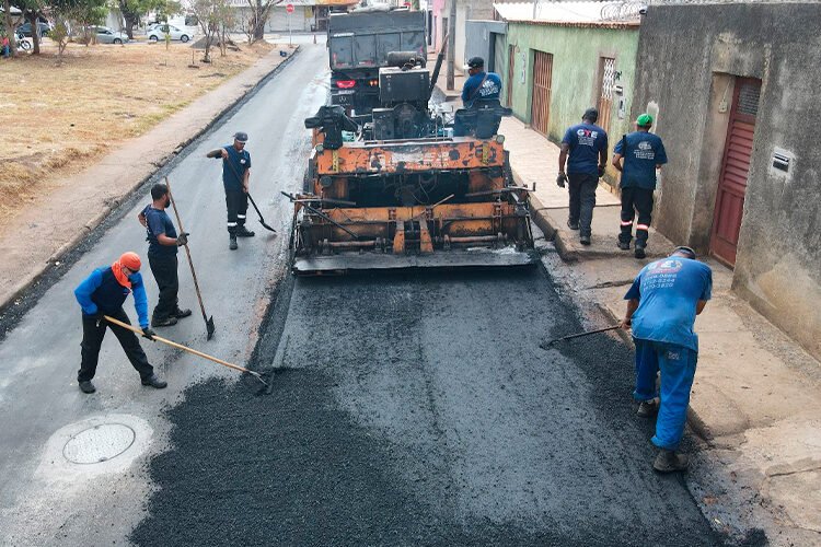 Prefeitura de Sete Lagoas conclui pavimentação das ruas Maringá e Hugo Caetano Tavares