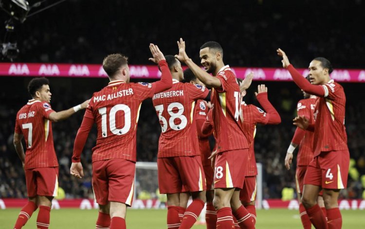 Liverpool vence Tottenham em jogo de nove gols, e United escorrega em casa diante do Bournemouth