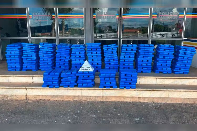 Polícia prende suspeito de transportar 605 barras de maconha em Curvelo